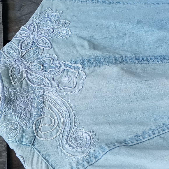 Chico's most gorgeous jean jacket - Picture 7 of 7